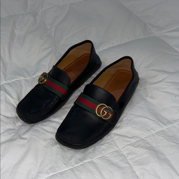 Gucci Black and Green Loafers with Signature Design - Picture 4 of 8